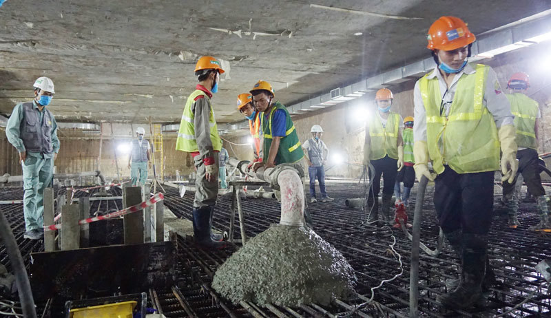 Đổ bê tông nền ga ngầm đầu tiên dự án đường sắt Nhổn - Ga Hà Nội - Ảnh 1