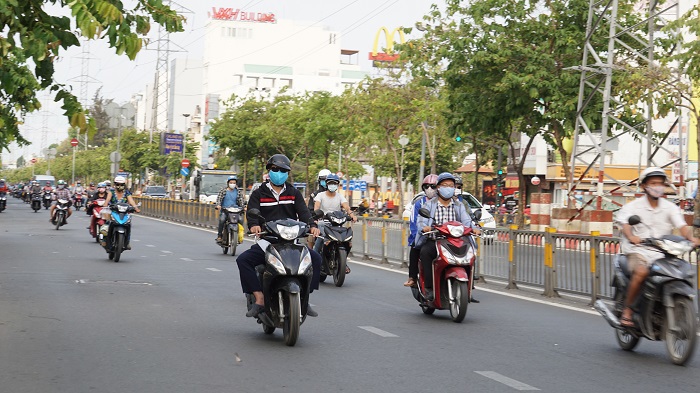 TP Hồ Chí Minh: Kết thúc 22 ngày cách ly xã hội người dân vẫn hạn chế đi lại - Ảnh 1