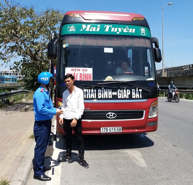 Thanh tra Giao thông ra quân kiểm tra xe khách khu vực quận Hoàng Mai - Ảnh 6