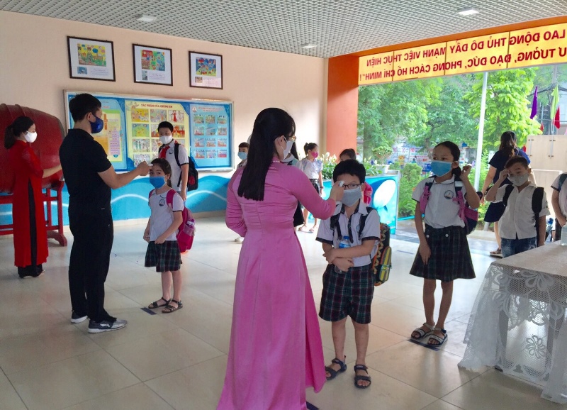Chùm ảnh: Học sinh tiểu học, mầm non quận Thanh Xuân háo hức trở lại trường - Ảnh 4