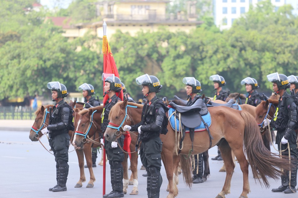 [Ảnh] Kỵ binh Cảnh sát cơ động diễu hành trên Quảng trường Ba Đình - Ảnh 1