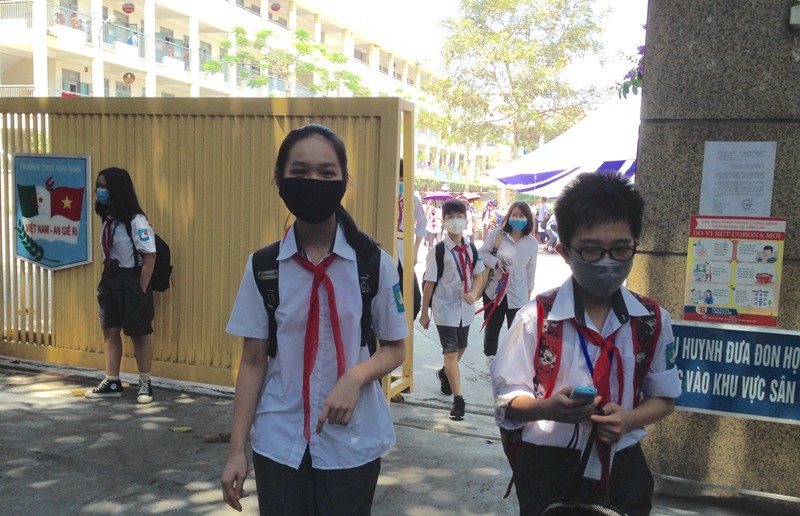 Quận Thanh Xuân: Lớp học chia đôi, chào cờ tại lớp trong ngày đầu học sinh trở lại trường - Ảnh 7