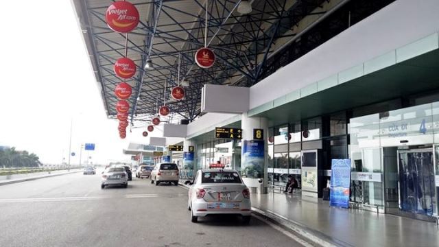 Sân bay Nội Bài "lạ lẫm" trong ngày đầu nghỉ lễ 30/4 và 1/5 - Ảnh 4
