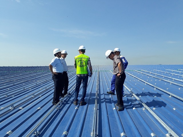PC Quảng Ngãi kiểm tra tiến độ thi công dự án điện mặt trời mái nhà - Ảnh 1