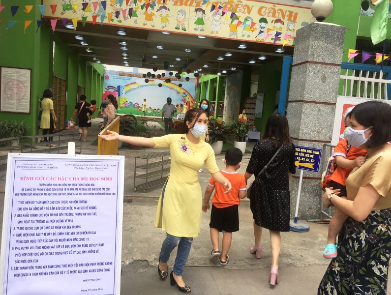 Chùm ảnh: Học sinh tiểu học, mầm non quận Thanh Xuân háo hức trở lại trường - Ảnh 7