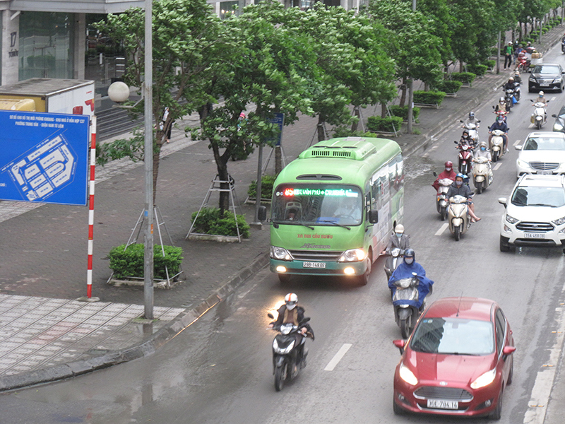 Hà Nội: Xe buýt, xe khách hoạt động trở lại sau khi nới lỏng cách ly xã hội 1