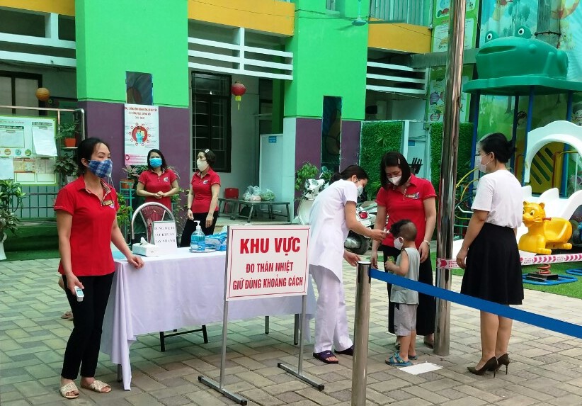 Chùm ảnh: Học sinh tiểu học, mầm non quận Thanh Xuân háo hức trở lại trường - Ảnh 8
