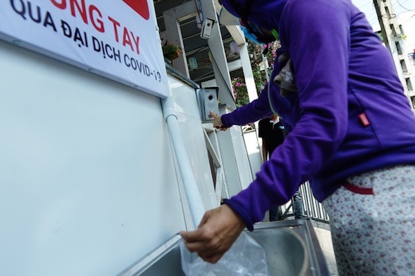 Nở rộ mô hình “ATM gạo” hỗ trợ người nghèo tại TP Hồ Chí Minh - Ảnh 1