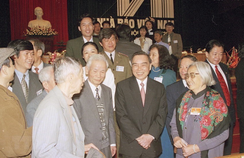 Hình ảnh chặng đường 70 năm thành lập Hội Nhà báo Việt Nam - Ảnh 11