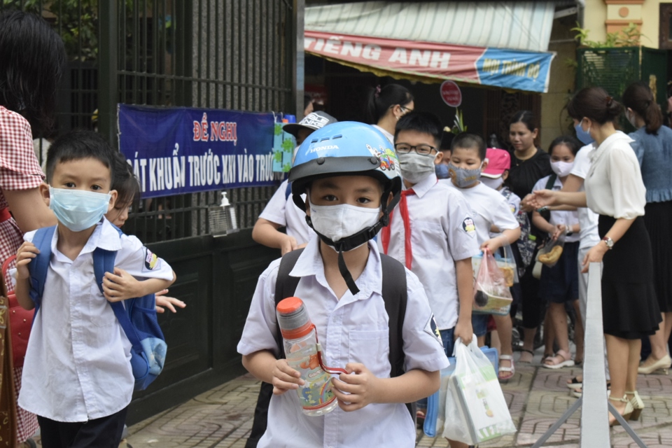 Hà Nội: Gần 1.900 trường mầm non, tiểu học mở cửa đón học sinh trở lại - Ảnh 3
