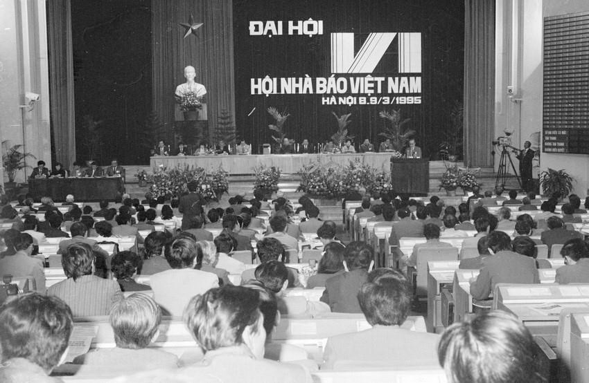 Hình ảnh chặng đường 70 năm thành lập Hội Nhà báo Việt Nam - Ảnh 18