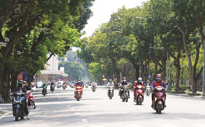 Đề xuất xe máy phải bật đèn khi tham gia giao thông: Bắt chước cũng phải chọn lựa - Ảnh 1