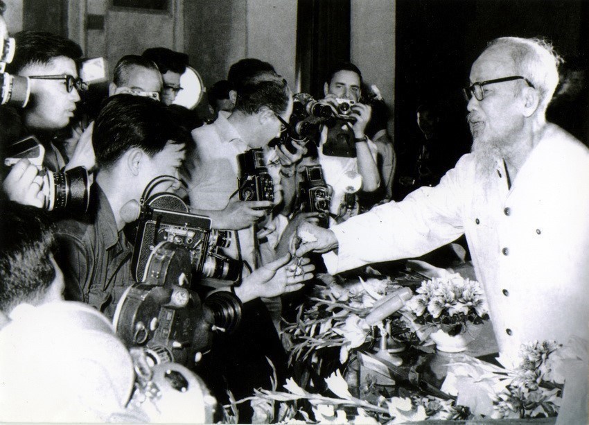 Chủ tịch Hồ Chí Minh - Người sáng lập nền báo chí cách mạng Việt Nam - Ảnh 1