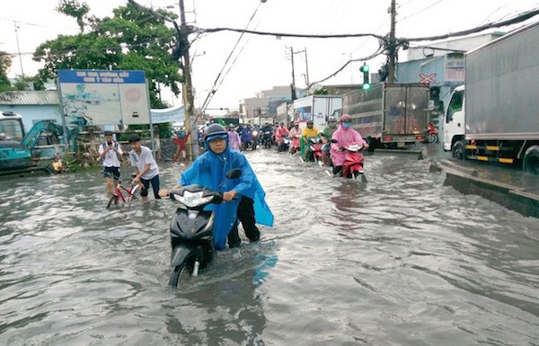 TP Hồ Chí Minh: Mưa lớn, hàng loạt tuyến đường ngập sâu trong nước - Ảnh 3