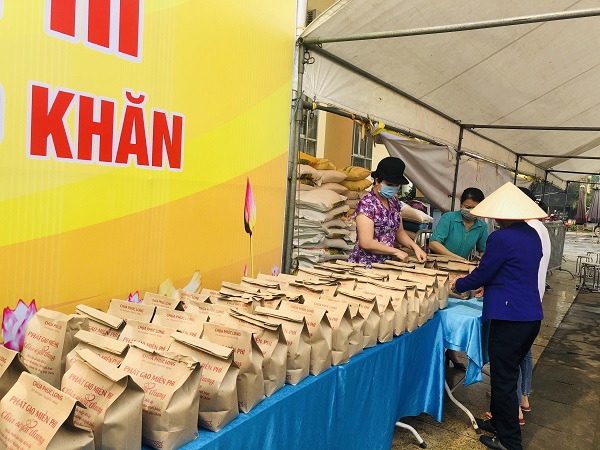 Tấm lòng thiện tâm từ “ATM gạo” tại huyện Thanh Trì - Ảnh 3