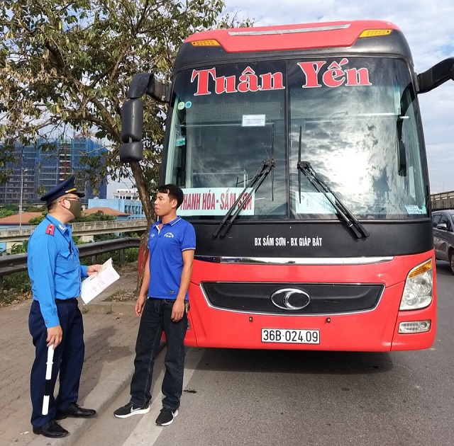 Thanh tra Giao thông ra quân kiểm tra xe khách khu vực quận Hoàng Mai - Ảnh 5
