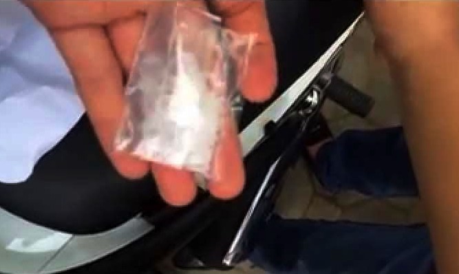 “Tiếc” gói ma túy hút giở mang về, người đàn ông bị bắt giữ - Ảnh 1