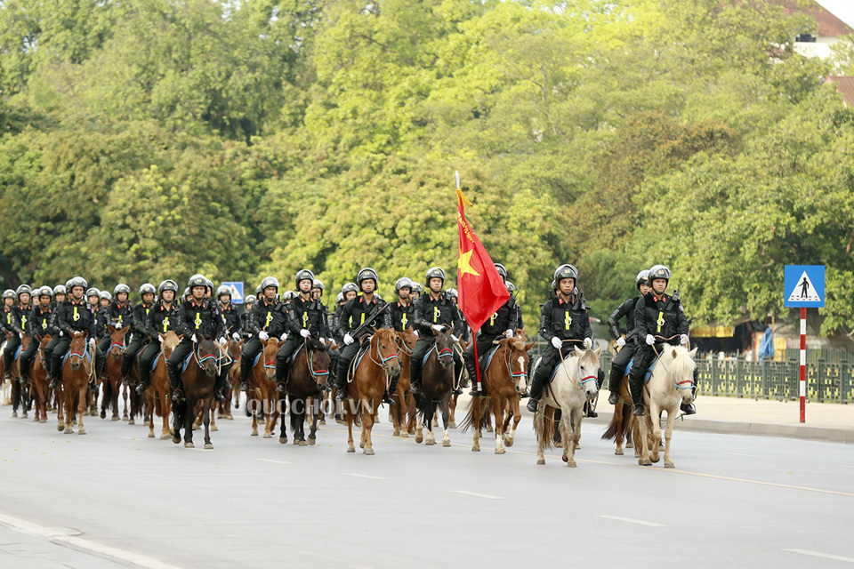 [Ảnh] Kỵ binh Cảnh sát cơ động diễu hành trên Quảng trường Ba Đình - Ảnh 3