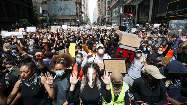 Mỹ: Hơn 10.000 người biểu tình bạo lực bị bắt - Ảnh 1