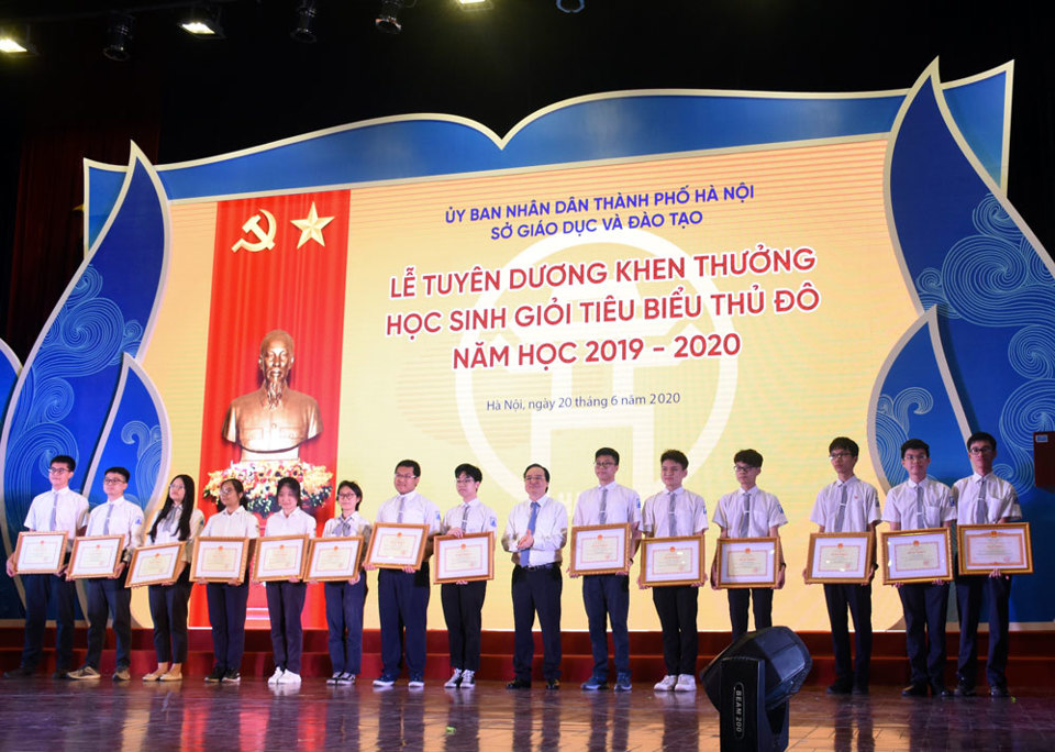 Tuyên dương khen thưởng 509 học sinh giỏi tiêu biểu Thủ đô - Ảnh 3