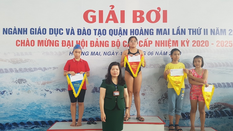 Quận Hoàng Mai: Sôi nổi giải bơi ngành GD&ĐT quận lần thứ II - Ảnh 3