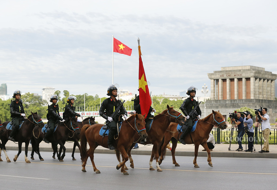[Ảnh] Kỵ binh Cảnh sát cơ động diễu hành trên Quảng trường Ba Đình - Ảnh 8