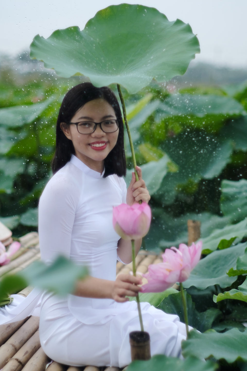 Vẻ đẹp thiếu nữ Hà Thành khoe sắc cùng hoa sen - Ảnh 3