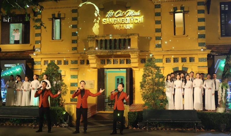 Tái hiện “Hồ Chí Minh - Sáng ngời ý chí Việt Nam” bằng 5 điểm cầu truyền hình - Ảnh 2