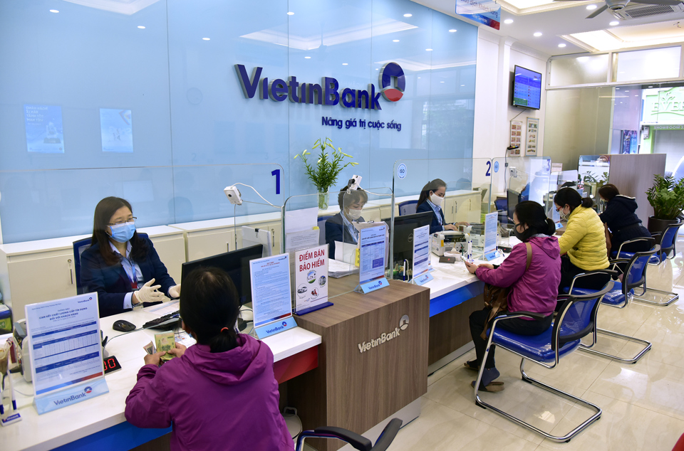 VietinBank giảm lợi nhuận để chia sẻ khó khăn với doanh nghiệp, người dân và nền kinh tế - Ảnh 1