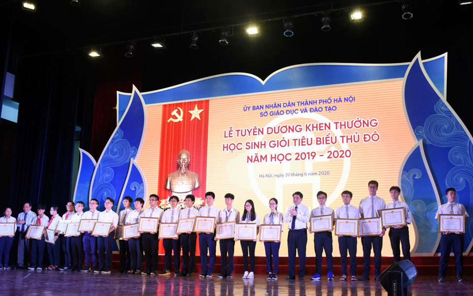 Tuyên dương khen thưởng 509 học sinh giỏi tiêu biểu Thủ đô - Ảnh 1