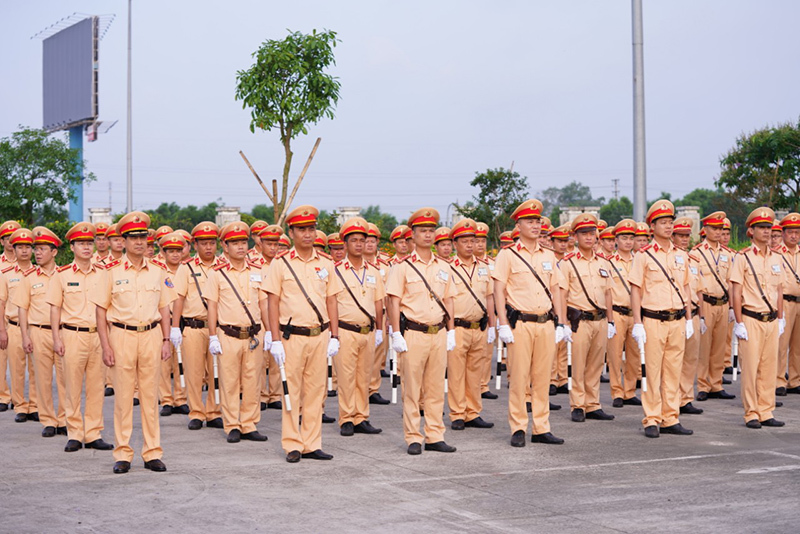 Cảnh sát giao thông toàn quốc bắt đầu tổng kiểm soát phương tiện giao thông đường bộ - Ảnh 1