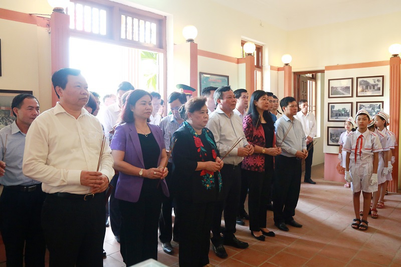 Lãnh đạo Thành phố Hà Nội thăm, tặng quà y, bác sỹ và gia đình chính sách tại Ứng Hòa, Thanh Oai - Ảnh 2