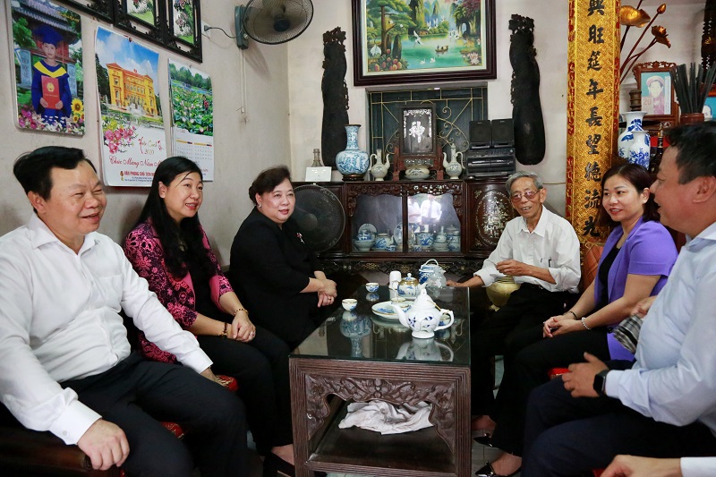 Lãnh đạo Thành phố Hà Nội thăm, tặng quà y, bác sỹ và gia đình chính sách tại Ứng Hòa, Thanh Oai - Ảnh 4