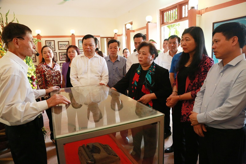 Lãnh đạo Thành phố Hà Nội thăm, tặng quà y, bác sỹ và gia đình chính sách tại Ứng Hòa, Thanh Oai - Ảnh 3