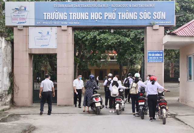 Trường THPT Sóc Sơn phòng dịch Covid-19 ra sao trong ngày đầu đón học sinh trở lại? - Ảnh 3