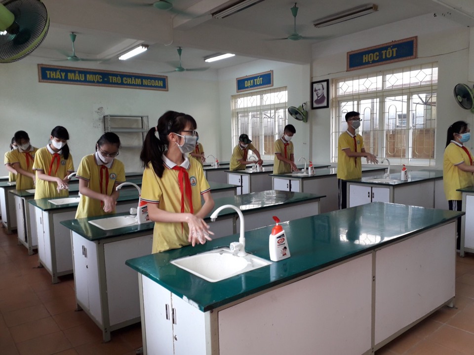 Hình ảnh ấn tượng học sinh Hà Nội trở lại trường sau 3 tháng nghỉ chống dịch Covid-19 - Ảnh 19