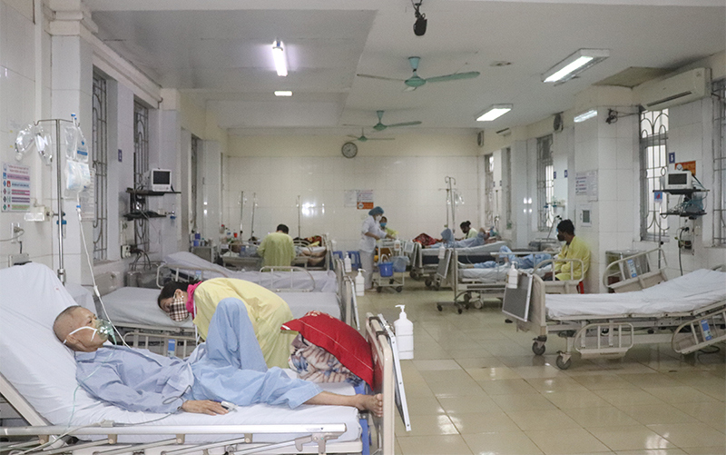 Ngày đầu nới lỏng giãn cách xã hội: Lượng bệnh nhân khám trực tiếp tại bệnh viện không tăng - Ảnh 7
