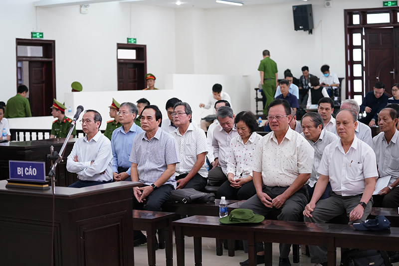 Hai cựu Chủ tịch UBND TP Đà Nẵng chia nhau 27 năm tù - Ảnh 1