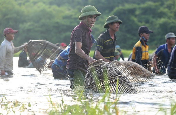 Hà Tĩnh: Khai hội đánh cá Đồng Hoa - Ảnh 6