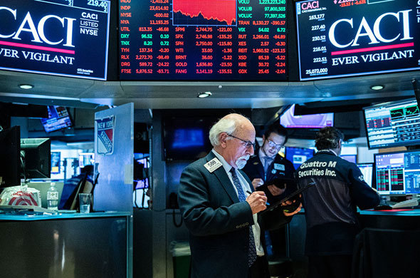 Chứng khoán Mỹ bị bán tháo, Dow Jones đi xuống sau 2 phiên leo dốc mạnh - Ảnh 1