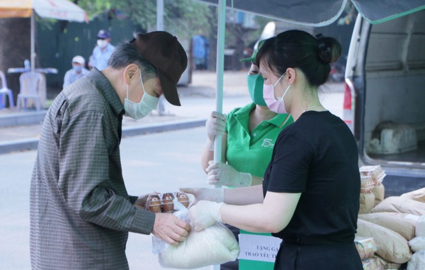 Hỗ trợ người dân khó khăn, ảnh hưởng bởi dịch bệnh ở Thanh Xuân - Ảnh 4