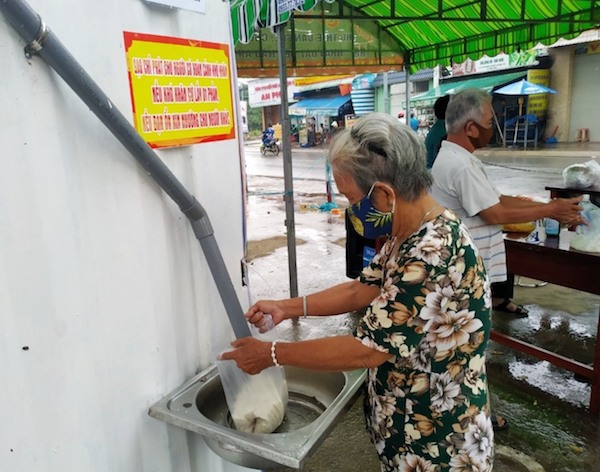 Nở rộ mô hình “ATM gạo” hỗ trợ người nghèo tại TP Hồ Chí Minh - Ảnh 4