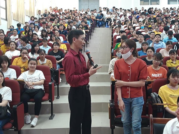“Truyền lửa” yêu nghề cho sinh viên Học viện Nông nghiệp Việt Nam - Ảnh 1