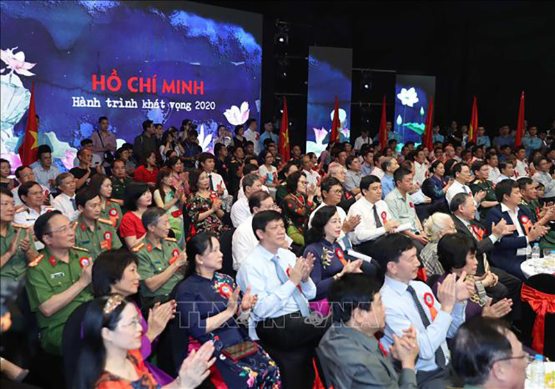 Thủ tướng Nguyễn Xuân Phúc: Chủ tịch Hồ Chí Minh là tấm gương mẫu mực về đạo đức cách mạng - Ảnh 3