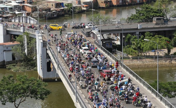 TP Hồ Chí Minh: Cấm ôtô lưu thông trên đường Phạm Thế Hiển - Ảnh 1