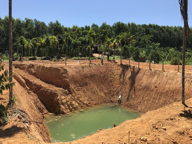 Lão nông đào “giếng khủng” chống hạn - Ảnh 2