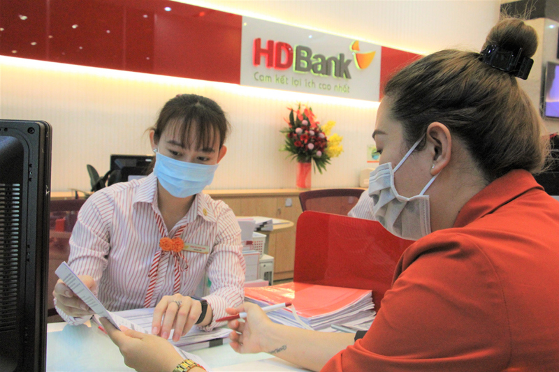 HDBank miễn các loại phí cho khách hàng gửi tiết kiệm - Ảnh 1
