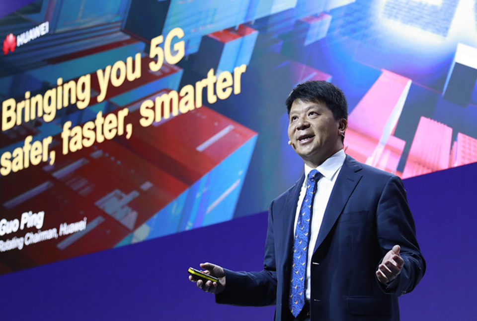Chủ tịch Huawei chỉ trích các quy tắc chip mới của Mỹ - Ảnh 1