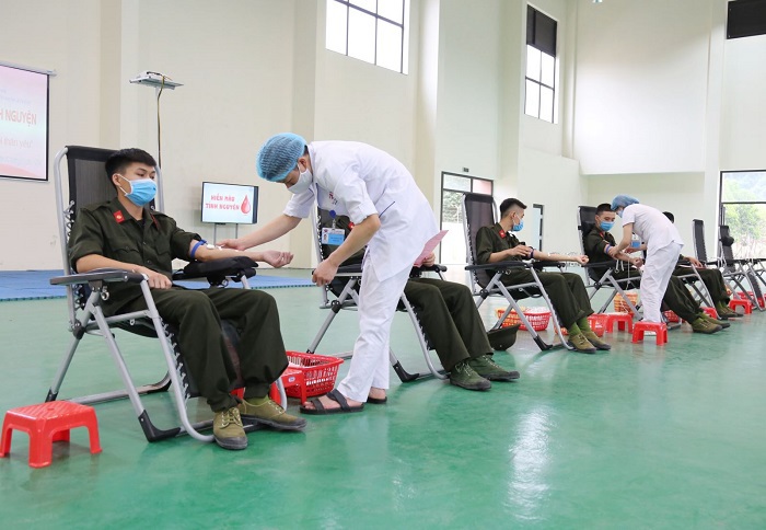 Quảng Ninh: 300 chiến sĩ công an hiến máu tình nguyện - Ảnh 1