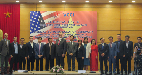 Doanh nghiệp Việt tặng nhân dân Mỹ 1,3 triệu khẩu trang chống Covid-19 - Ảnh 1